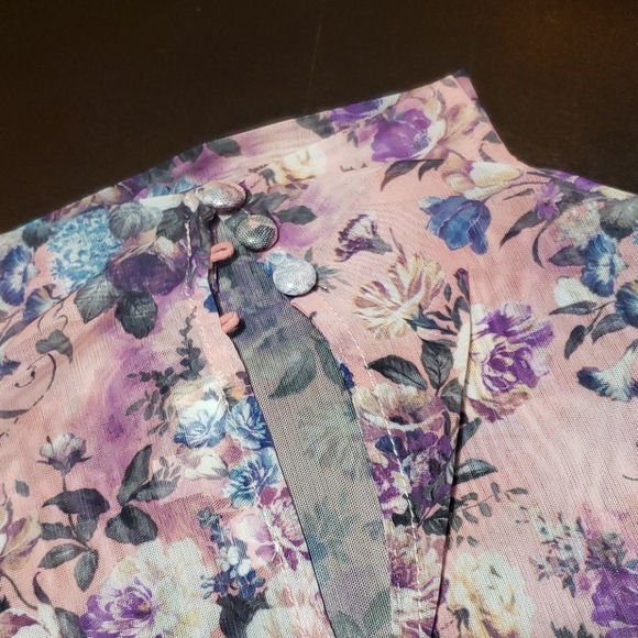 🌼New boutique floral sheer top - Picture 8 of 9